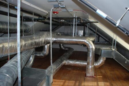 Lo spazio degli impianti tecnici al 3° piano dell'ala ovest del lazzaretto (© VITETTA, Architects and Engineers)