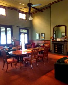 La sala da pranzo della prima classe alla Q station (Instagram, © jillrichardsonshellhunter)