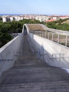 Vista della promenade del museo di Pitagora a Crotone progettato da OBR