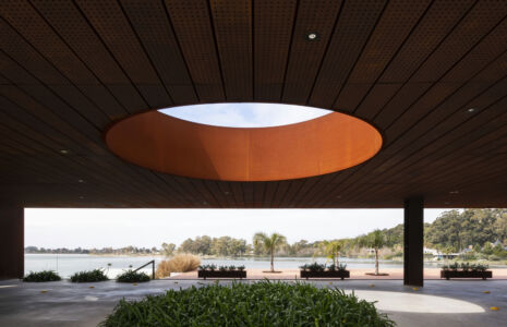 Dettaglio dell'Hotel Hilton progettato da Gualano+Gualano (foto Federico Cairoli)