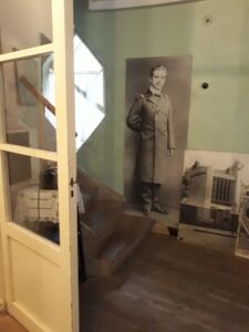 Dettagli dell'esposizione all'interno della Mel’nikov Dom a Mosca (©Alessandro Colombo)