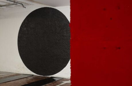 Un dettaglio delle opere esposte al art drive-in