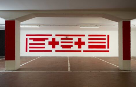 "Shine" di Mimmo Paladino (Paduli, 1948), acrilico su muro e fusione argento, 2018