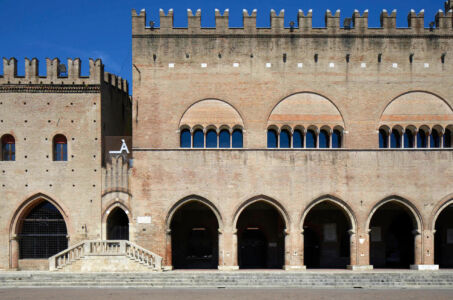 Il palazzo dell’Arengo e, a sinistra, quello del Podestà (Courtesy PART - © Henrik Blomqvist)