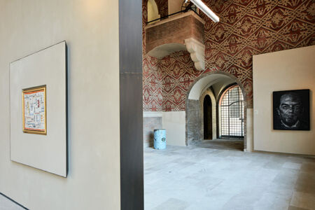 Allestimento nel salone al piano terra del palazzo del Podestà (Courtesy PART - © Henrik Blomqvist)