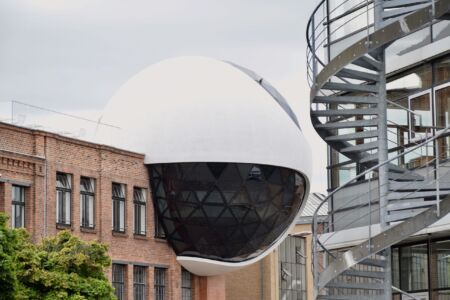 Techne Sphere, progetto finito. Dettaglio esterno sulla Niemeyer Straße (© Daniela Völkel)