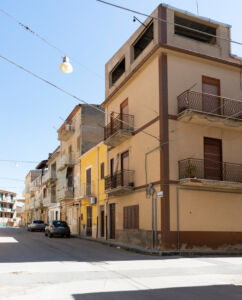 L'immobile confiscato, prima del cantiere