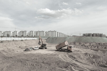 Movimento terra per la costruzione di un nuovo isolato, 2019, Lanzhou New Town, provincia del Guansu (foto di Samuele Pellecchia)