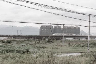 Viadotto della ferrovia nel cantiere della newtown, 2017, Zhaoqing New Town, provincia del Guangdong (foto di Samuele Pellecchia)
