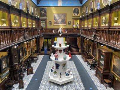 Jaime Hayon, "Ceramic Tower per Bosa al Museo Filangieri (foto di Serena Eller Vainicher)