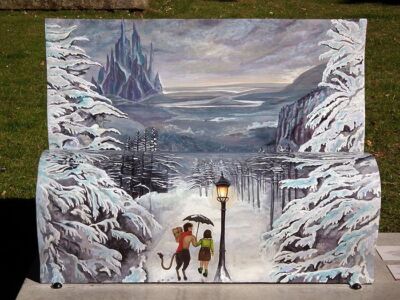 “Lion The Witch And The Wardrobe Book Bench”, Londra