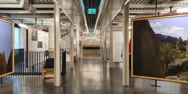 Foto dell'allestimento della mostra sulla Cappadocia nella Ca' Scarpa restaurata dal lavoro di Tobia Scarpa (foto di Alberto Vignolo)