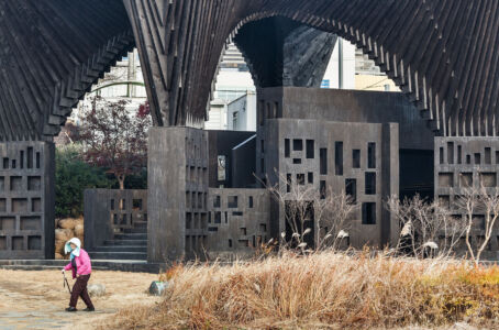 La sala di lettura sul fiume Gwangju (Gwangju, Corea del Sud, 2013) ideata e realizzata da David Adjaye