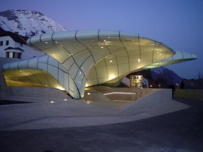 Haha Hadid Architects, stazione della Hungerburgbahn (fonte: Wikimedia Commons)