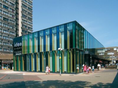 Il centro comunitario Idea Store Whitechapel (Londra, 2004) progettato da David Adjaye.