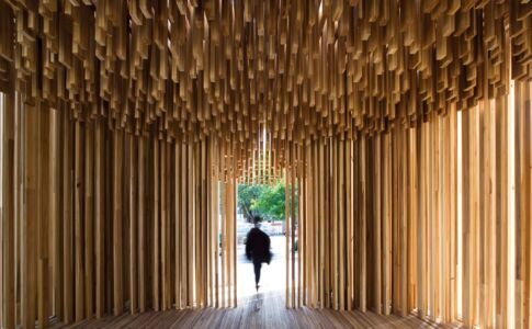 La mostra "David Adjaye: Making Memory" presso il Design Museum di Londra, 2019