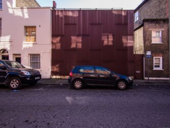 Uno dei primi progetti realizzati di David Adjaye: la residenza per artisti Elektra House, Londra (1999)