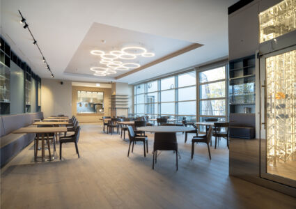 Il ristorante "Casa Vicina" (foto Fabio Oggero)