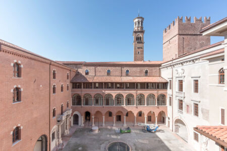 Il Palazzo del Capitanio (© Marco Totè)