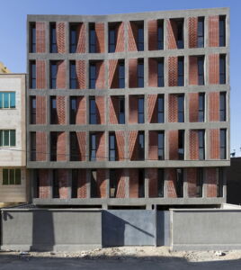 Kahrizak Residential Building No 01, Mahdi Kamboozia, 2015 (© CAAT Studio)