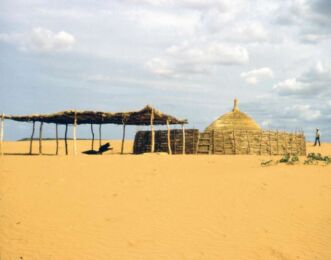 Paillotte, Niamey, Niger, 1984, photo courtesy Lacaton & Vassal