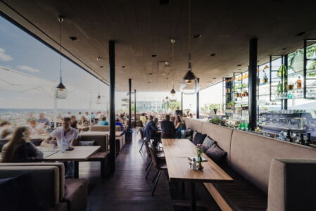 Il caffè-terrazza Aiola (Siegfried Frank e Michael Rieper, 2003)