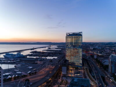 La Marseillaise, la torre per uffici di Jean Nouvel nel quartiere d’Arenc completata nel 2018 (foto Stéphane Aboudaram|We are Contents)