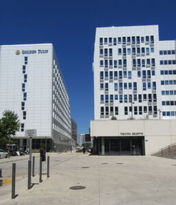 Uno degli edifici di Euromed Center di Massimiliano Fuksas (2013)