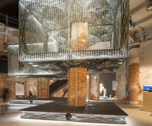 Achim Menges e Jan Knippers (Università di Stoccarda), "Material Culture: Rethinking the Physical Substrate for Living Together" (Maison Fiber) (© Fabio Oggero)