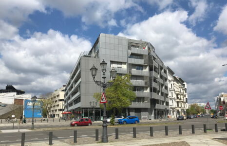 Progetto di bfstudio, Metropolenhaus. Prospetto sulla Lindenstraße (© Francesca Petretto)