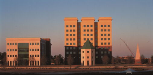 Complesso di uffici per la Disney Development Company, Orlando (USA)
1991-1993 (Aldo Rossi, con M. Adjmi, © Fondazione Aldo Rossi)