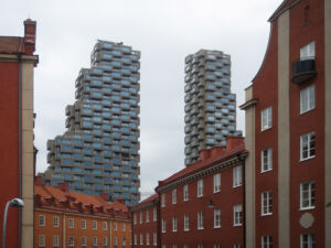 Vista da sud delle Norra Tornen di OMA