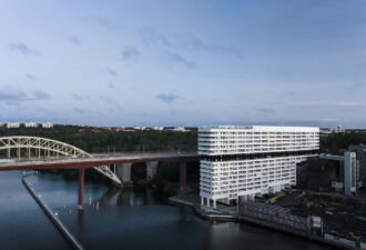 Liljeholmskajen, Brohuset (immagine Gert Wingårdh)