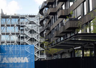 Dettaglio e vista dei progetti di Deadline «FRIZZ23» e E2A per la taz. (© Daniela Völkel)