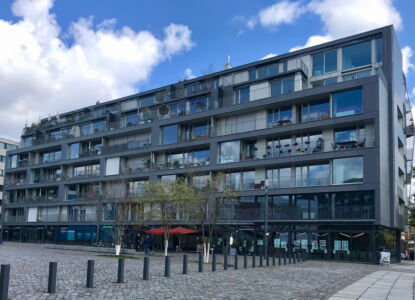 Progetto di bfstudio. Metropolenhaus, prospetto principale sulla Piazza (© Francesca Petretto)