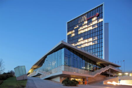 La nuova sede della Swedbank, progettata da Audrius Ambrasas