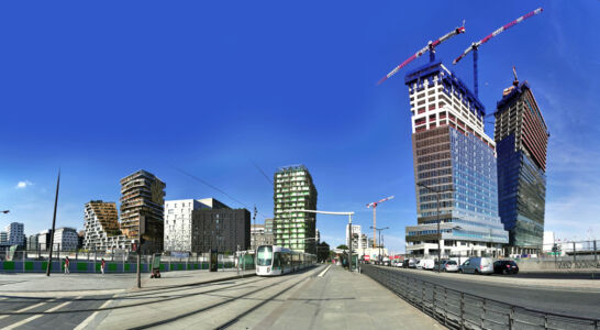 Boulevard du Général Jean Simon con il cantiere delle torri Duo (Atelier Jean Nouvel) e, sullo sfondo, l'edificio Berlier (DPA architecte), dove ha sede l'APUR (© APUR - François Mohrt)