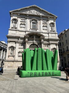 Gufram in Piazza San Fedele(© Arianna Panarella)