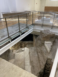 La scala della sezione Salire all'Olimpo (foto di Lucio Bove)