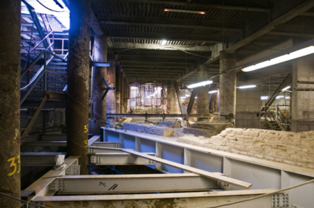 Fasi di cantiere con i resti romani (© Fondazione promozione acciaio)