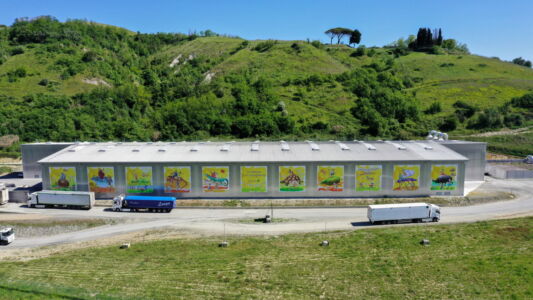 Gli affreschi di Sergio Staino nelle pareti di protezione (© Andrea Testi)