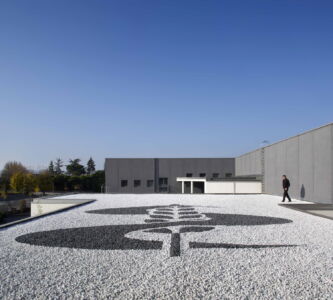 Studio Archicura, ampliamento sede San Cassiano Spa a Roddi (Cuneo, 2015 - foto di Barbara Corsico)