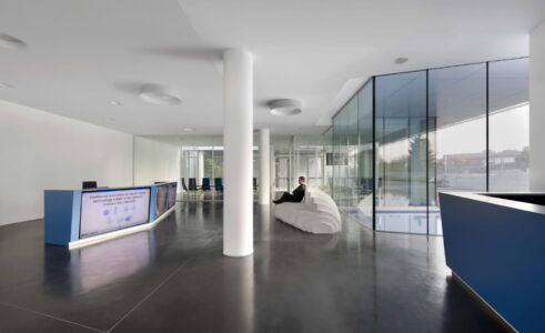 Studio Archicura, ampliamento sede San Cassiano Spa a Roddi (Cuneo, 2015 - foto di Barbara Corsico)