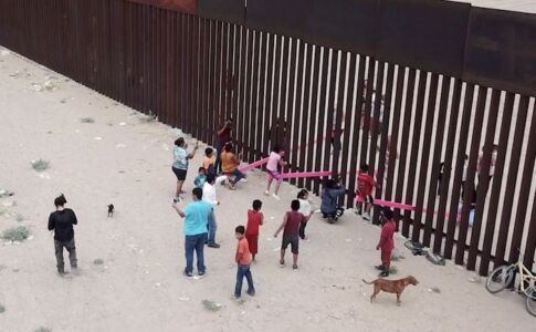 “Teeter-Totter Wall”, Rael San Fratello