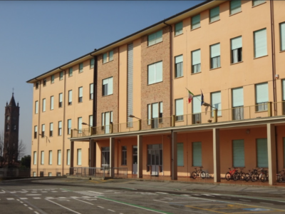 La scuola media “Giovanni Piumati”, già collegio dei padri cappuccini, verrà trasferita nei prossimi anni in un altro edificio, reso disponibile dalla costruzione di un nuovo plesso scolastico in Bra