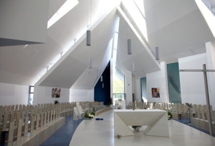 Studio Archicura, Chiesa della Trasfigurazione a Alba (Cuneo, 2009 - © Pepe Fotografia)