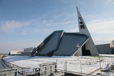Studio Archicura, Chiesa della Trasfigurazione a Alba (Cuneo, 2009 - © Pepe Fotografia)