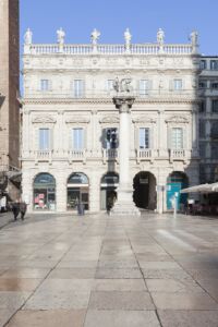 La facciata di palazzo Maffei su Piazza delle Erbe (foto di Paolo Riolzi)