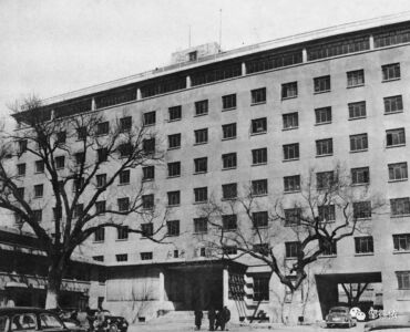 Il Peace Hotel a Pechino (1953)