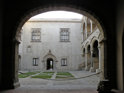 Il primo cortile di Palazzo Abatellis (© Archivio AutonomeForme)